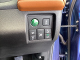 燃費を良くするECON、横滑りを防止するVSA等のスイッチは運転席の右側、手の届きやすい位置にあります。