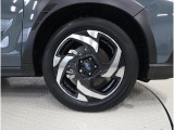 純正18インチアルミホイール装備・タイヤサイズ225/55R18装着