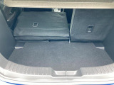 リアシートを倒すと、荷室を広げることが出来ます。