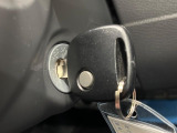 【キーレス】少し離れた場所からでもボタン一つでドアの開錠・施錠ができるのでとっても便利!ドアの鍵穴周りに傷をつけることもありません♪