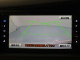 バックガイドモニターで、後方を確認しながら安心して駐車することができます。運転初心者も熟練者も必須の機能ですよ!