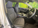 運転席シート廻りは使用感も少なく、良好な状態となっています。前オーナー様が丁寧に使っていたことがよくわかりますね。