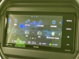 お好みの音楽を最高の音質で。CDやUSB、Bluetoothなど、多様なソースに対応しています。車内での時間をより楽しく過ごせます。