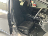 運転席まわりです。運転席からの視界が左右に広く隅々まではっきりと見渡せます!クルマの前端も把握しやすく安心して運転できます!
