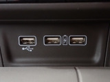 USBつなげられます♪充電などお役にたちますよ!!