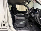 運転席も広々でゆったりとした気分で運転できます☆