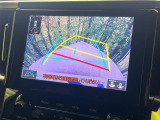 【バックカメラ】駐車時に後方がリアルタイム映像で確認できます。大型商業施設や立体駐車場での駐車時や、夜間のバック時に大活躍!運転スキルに関わらず、今や必須となった装備のひとつです!