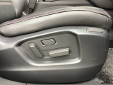 シートメモリー機能を備える10WAYパワーシートを装備!体格や好みに応じたポジションをスムーズに調整できます。