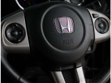 『1台』のお車に対して、3名体制で日々議論を重ね仕入れを行っております。