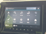 ナビゲーションシステムを操作しやすい配置。スムーズなタッチ操作で、目的地設定や情報検索が快適に行えます。様々な情報を分かりやすく表示します。