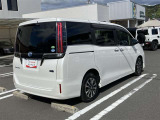 広々とした車内空間に優れた燃費性能。更にデザインも上質で人気のお車です!