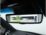 デジタルインナーミラー装備!車両後方のカメラの映像をデジタル補正で視認性を向上させてインナーミラー内に表示します♪視界を遮るものがなく、後席に同乗者がいても後方を確認しやすく安心です♪
