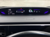 見やすいメーターパネルは、運転に必要な情報を的確に表示。運転状況を一目で把握でき、安全運転をサポートします。操作性も考慮されたデザインです。