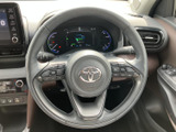 握りやすいステアリングは、運転操作をスムーズにします。操作性も高く、快適なドライビングをサポートします。長距離運転でも疲れにくいですね。