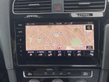 スマートフォン用アプリ[Apple CarPlay][Android Auto]対応の純正ナビ Discover Pro を装備、ラジオのほか、USB、Bluetoothハンズフリー通話にも対応。