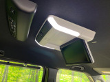【フリップダウンモニター】大画面モニターで後席でもエンタメをお楽しみいただけます。小さなお子様にも大人気の装備です♪