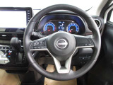 運転が楽しくなる明るく開放的な運転席まわりです。