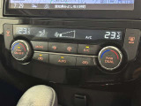 左右独立温度コントロールフルオートエアコンです。運転席、助手席それぞれで独立して温度設定ができます。冷え性の方が乗っても安心ですね♪