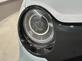 LEDヘッドライトは、点灯の瞬間から最大光量を発揮し、突然暗くなるトンネルなどでの安定感を高めます。