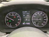 視認性の高いメーター類は、運転に必要な情報を的確に伝えます。運転に集中できる、シンプルで分かりやすいデザインです。走行状況をひと目で確認できます。