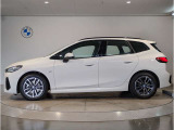 BMWではロングホイールベースの採用をしており、すべての車種に適用され、走行中の安定感の向上されております。また室内空間の広さにも貢献しております。