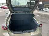 トランクトノカバーがついていますのでトランク内の荷物が外から見えないようになっています。