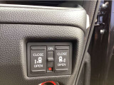 【両側パワースライドドア】両側がパワースライドドアになっており、運転席のスイッチやスマートキーでも開閉が可能。お子様やご年配の方でも乗り降りが楽になり介助等でも重宝します。