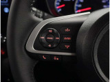 ステアリングスイッチではオーディオ操作が可能です。運転中のご利用は十分にご注意ください。