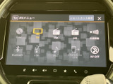 駐車時の安全性を高めるバックモニター。狭い場所でもスムーズな駐車をサポートし、自信を持って運転できます。