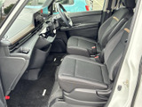 運転席からの視界は広く、操作性も抜群。快適なドライビングをサポートする機能が充実しています。上質な素材が、心地よい空間を演出します。