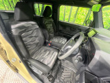 運転席まわりには十分なスペースがあり、大柄な方でもゆったり運転していただける環境です。