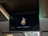 【フリップダウンモニター】大画面モニターで後席でもエンタメをお楽しみいただけます。小さなお子様にも大人気の装備です♪
