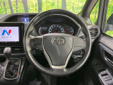 【純正革巻きステアリング】上質な革を使用することで、手にしっかり馴染みとても運転しやすいハンドルです♪
