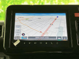 鮮明な地図表示で、目的地まで迷わず到着できます。渋滞情報もリアルタイムで確認でき、最適なルートを選択可能です。