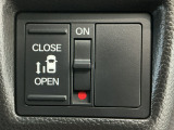 【パワースライドドア】助手席側がパワースライドドアになっており、運転席のスイッチやスマートキーでも開閉が可能です!開口部も広いので乗り降りも楽々♪