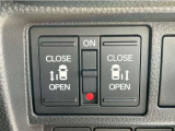 電動スライドドアを装備しております!お子様の乗り降り、奥様の買い物帰りにも非常に便利です!