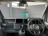 見晴らしのいいフロントは、アイポイントも高く運転もしやすくなっております!シフトやスイッチ類などもインパネにまとめてあるので操作もしやすい設計となっております☆