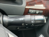 操作しやすい位置に配置されたウインカーレバー。スムーズな操作で、安全な車線変更をサポートします。直感的に使える設計です。