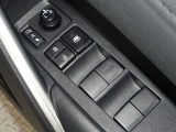 電動格納式ドアミラー・パワーウインドウを装備しています。