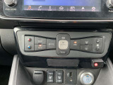 「オートエアコン」付き一年中快適な室内を提供!車内温度を設定すると、風量を自動で調節してくれます。