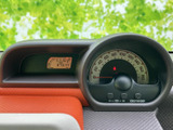 視認性の高いメーターで、運転に必要な情報を的確に把握できます。運転に集中できる、シンプルなデザインです。
