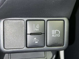 オートマチックハイビームとは、先行車や対向車のライトを認識し、ハイビームとロービームを自動で切り替える機能です。夜道の視界を確保します。詳細は販売店スタッフまでおたずねください。