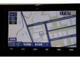 純正9インチSDナビを装備しています。大きな画面で地図も見やすく操作もしやすいです☆ハンズフリー通話や音楽の再生に使えるBluetoothにも対応しています。
