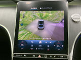 後方の状況をクリアに映し出し、安全な駐車をサポート。狭い駐車場でも、落ち着いて操作できます。周囲の安全確認をしっかりと行いましょう。