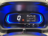 スピードメーターは見やすいデジタルメーターです♪