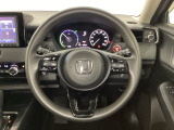ハイブリット車専用のメーターです。右側の大型スピードメーターに加え、ステアリングスイッチを使って左のマルチインフォメーション・ディスプレイで燃費や動力伝達などの情報が見れるようになっています。