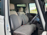 使用感のないきれいな運転席シートです!