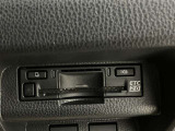 高速道路で便利な【ETC2.0】を装備しています。光ビーコン搭載で渋滞情報などナビゲーションと連動することで機能も充実いたします。他、観光施設に立ち寄るための高速料金割引サービス等もございます。