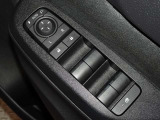 電動格納式ドアミラー・パワーウインドウを装備しています。