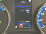 視認性のいいメーターを採用しており、快適なドライブをサポートします。